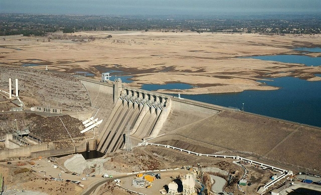 Recent droughts have had crippling effects in Folsom Lake and other water supply systems in California (January 16, 2014) Photo: California Department of Water Resources